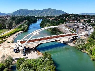 Nuovo ponte sul Serchio: concluso il varo della prima campata da 100 metri. Nei prossimi giorni il varo anche della seconda