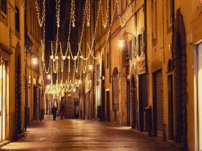 A Natale una Lucca bella così non l&#039;avevamo, effettivamente, mai vista: una illuminazione che aiuta a sentirsi meno soli e più coccolati
