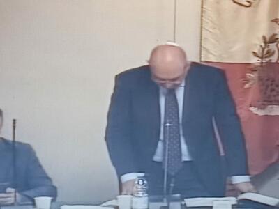 Scontro tra maggioranza e opposizione sul presidente del Giglio Giorgio Lazzarini. Siparietto tra i consiglieri Bianucci e Barsanti