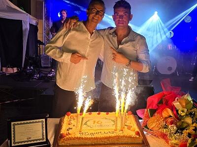 Grande festa per i dieci anni de La Dogana, la gioia di Fabio Riccardo e Mirko Mirko Galligani
