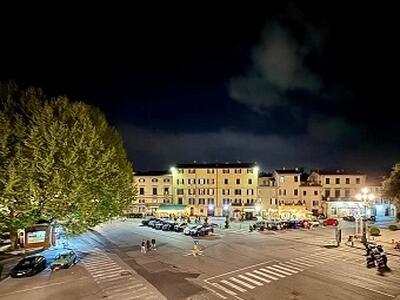 Successo ieri sera per il primo giorno della nuova regolamentazione della mobilità in piazza Santa Maria nei fine settimana