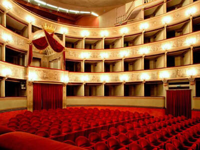&quot;Che succede al Teatro del Giglio?&quot;