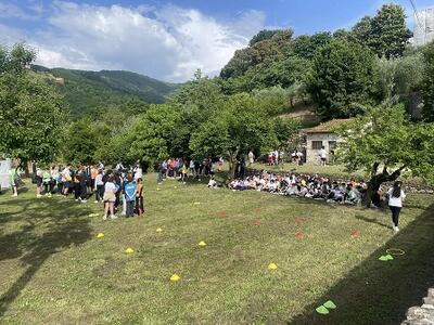 Grande successo per l’iniziativa “Muoviti Gioca per Borgo”: gli studenti della Secondaria giocano e fanno beneficenza