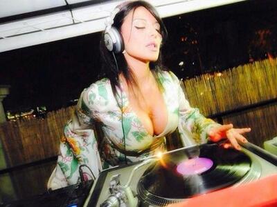 Madame Betty Dj si esibisce il 5 luglio al Bagno Biondetti-Vienna Luce