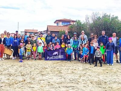 Due scuole lucchesi al clean-up di PlasticFree