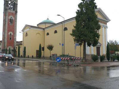La rotonda a San Concordio, una colata di asfalto insostenibile e inutile
