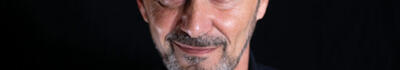 Giuseppe Giacobazzi nel suo nuovo show celebra la normalità