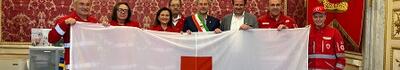Croce Rossa: per la Giornata mondiale la città si tinge di rosso