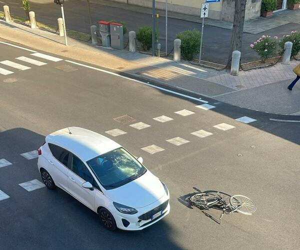 Auto contro bici all’incrocio della chiesa di San Concordio: ciclista in ospedale