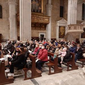 ucraini a una veglia di preghiera in cattedrale