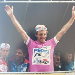 thumbnail_7. Tommasini in maglia di leader del Giro del Trentino poi vinto dal compagno di squadra Santaromita