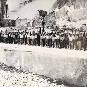 1-Il-Monolite-nella-cava-della-Carbonera-1928-1024x771