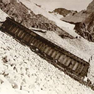 La-lizzatura-del-Monolite-dalla-Carbonera-a-Carrara