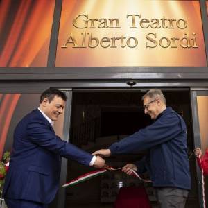 Igor Righetti taglia il nastro del Gran teatro Alberto Sordi con l'amministratore delegato di MagicLand Guido Zucchi